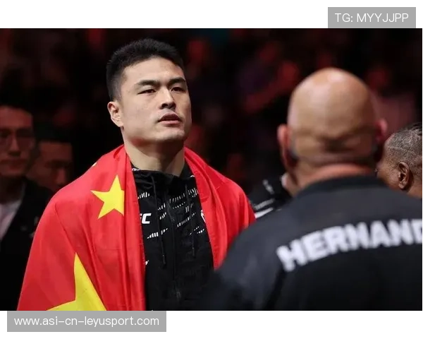 UFC卧倒后弃防反击惊艳全场