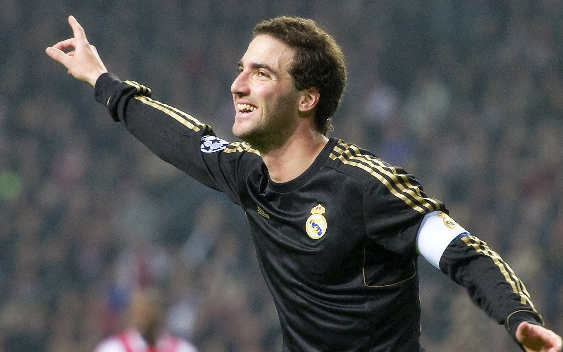 乐鱼体育下载入口-2.52次，姆伯莫预期助攻领跑英超，实际仅完成1次，姆博姆博